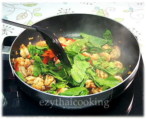 Thai Food Recipe | Fried Shrimp with Basil Leaves