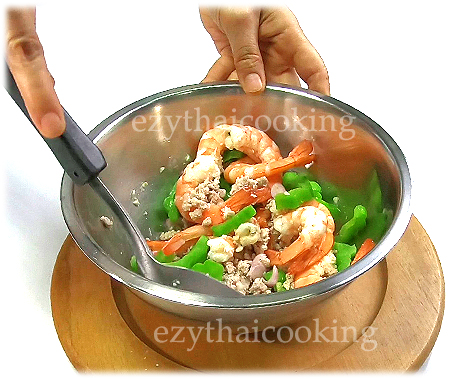  สูตรอาหารไทย : ยำมะระกุ้งสด