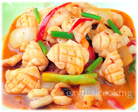 Thai Food Recipe |  Stir-Fried Squid with Salted Egg Yolk