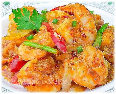  Thai Food Recipe |  Stir Fried Shrimp with Salted Egg Yolk